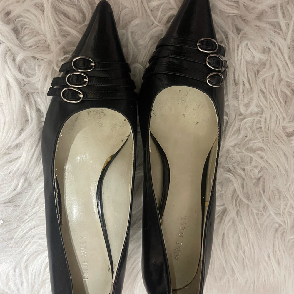 Nine West Size 8 black heel shoes